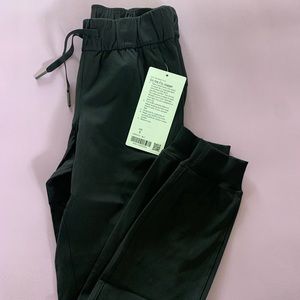 Lululemon On the Fly Jogger Size 0